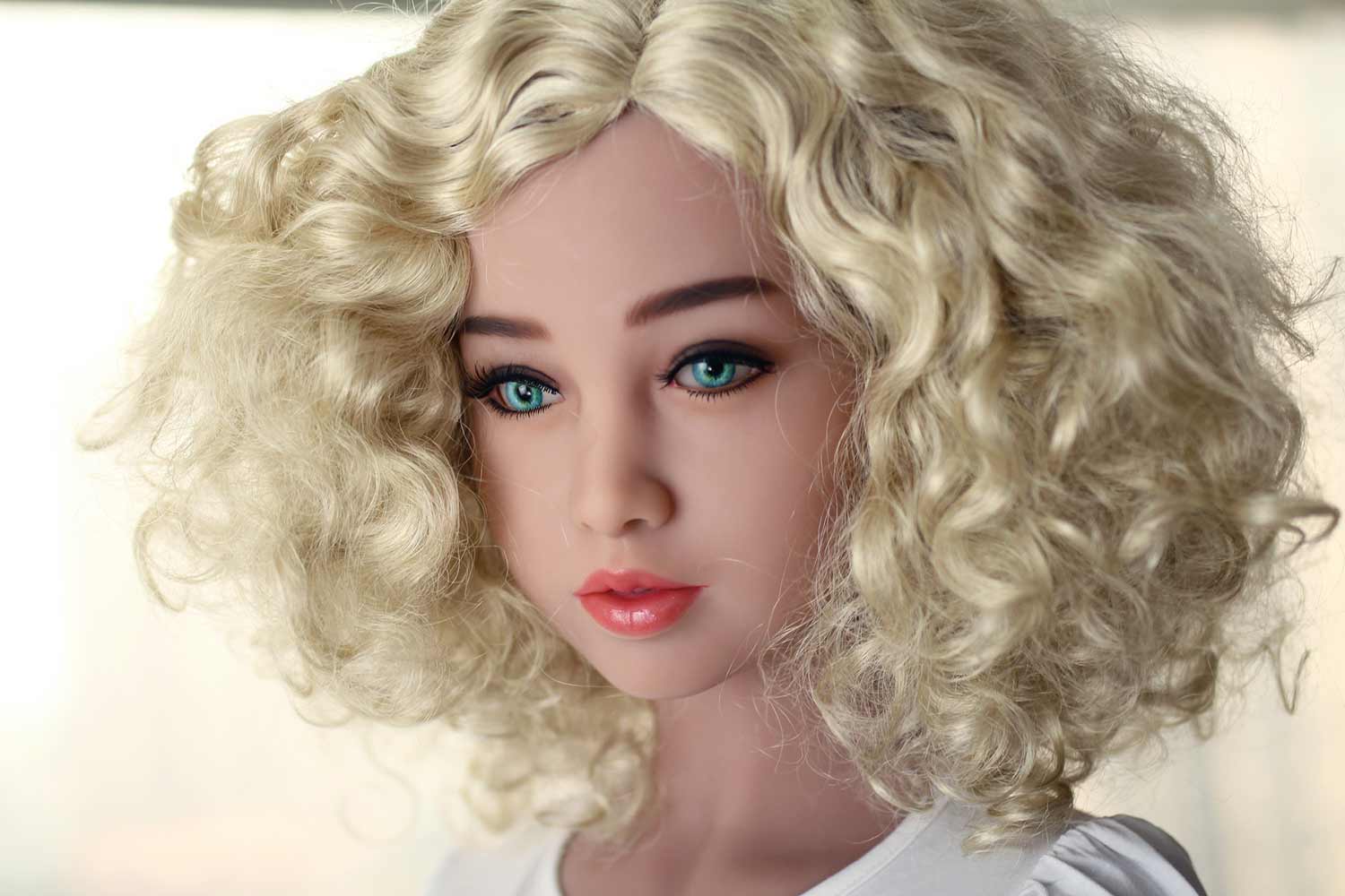 Sex doll with pink lips