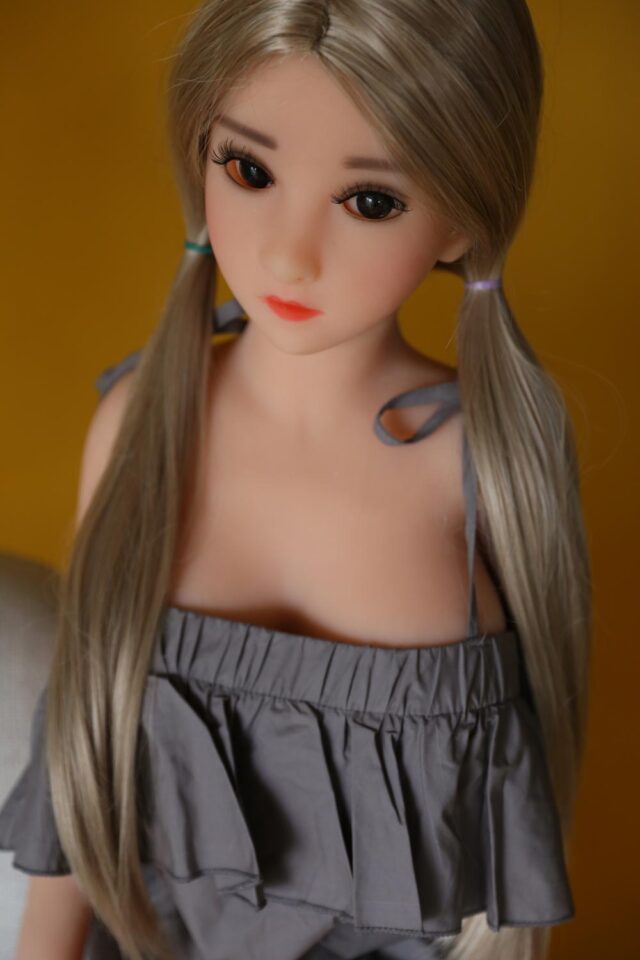 Pretty Tiny Sex Doll With D-Cup