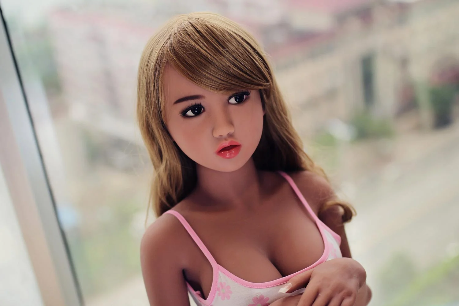 Sex doll with hands together