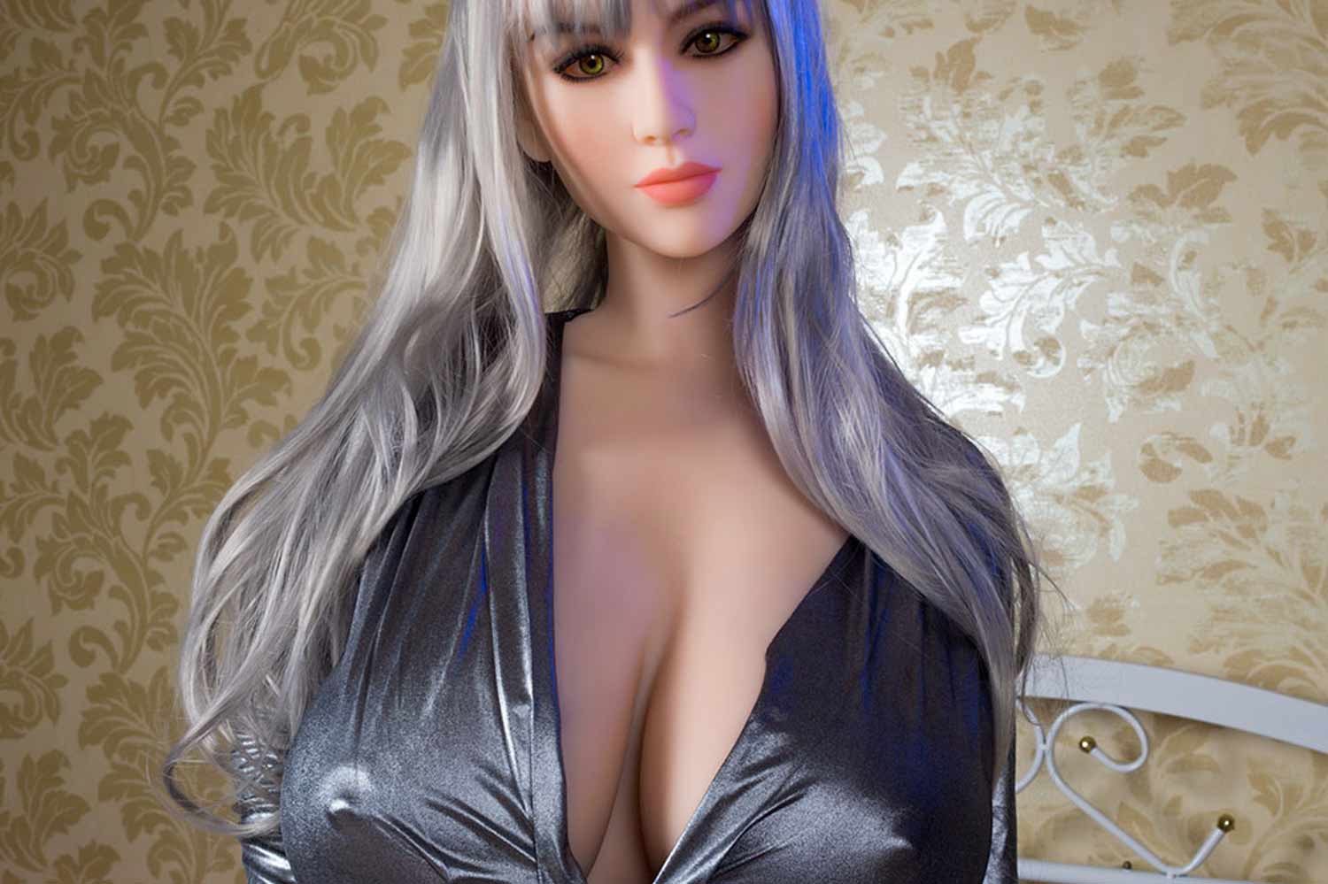 Sex doll with pink lips