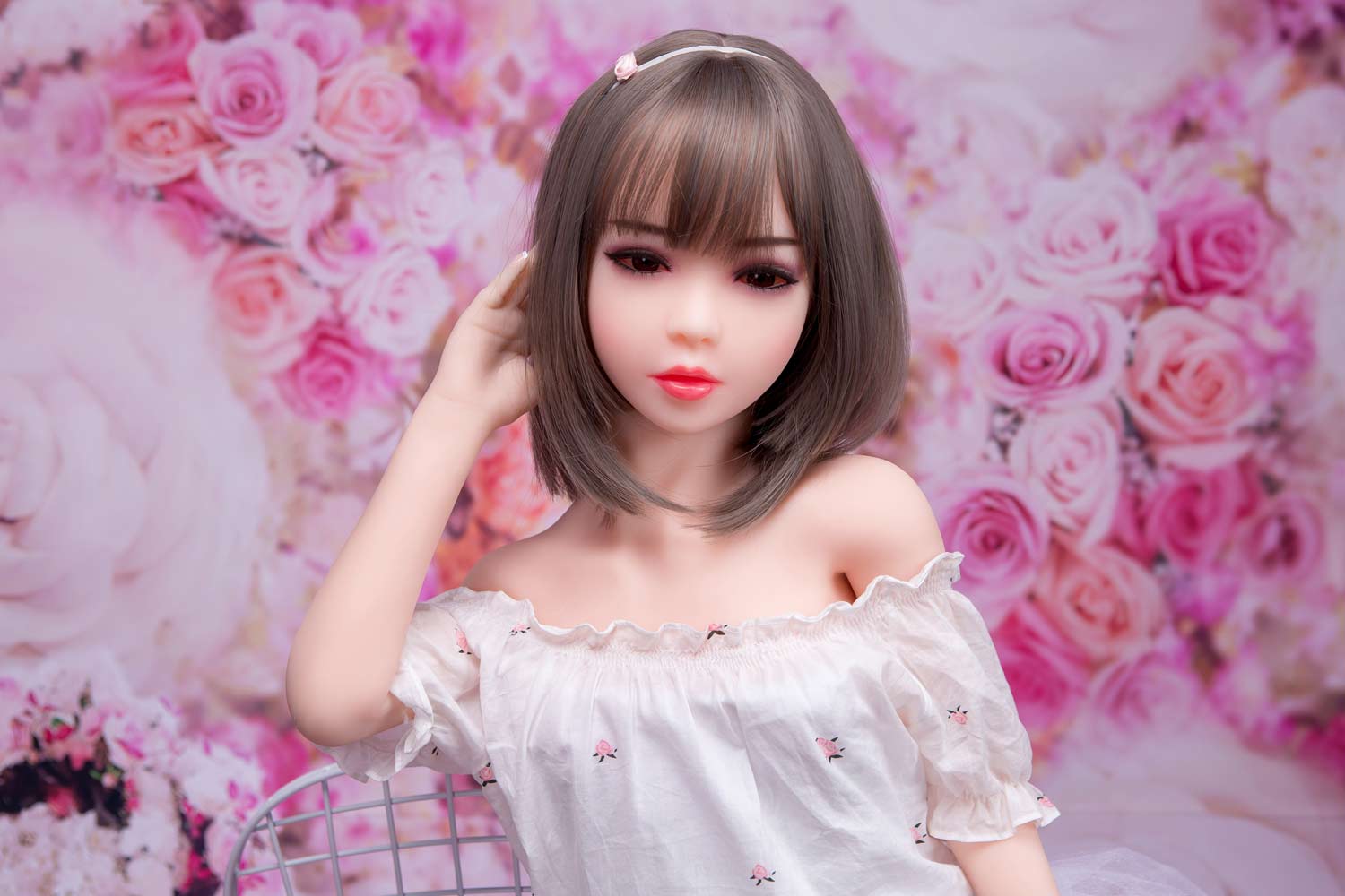 Mini sex doll with a loud voice