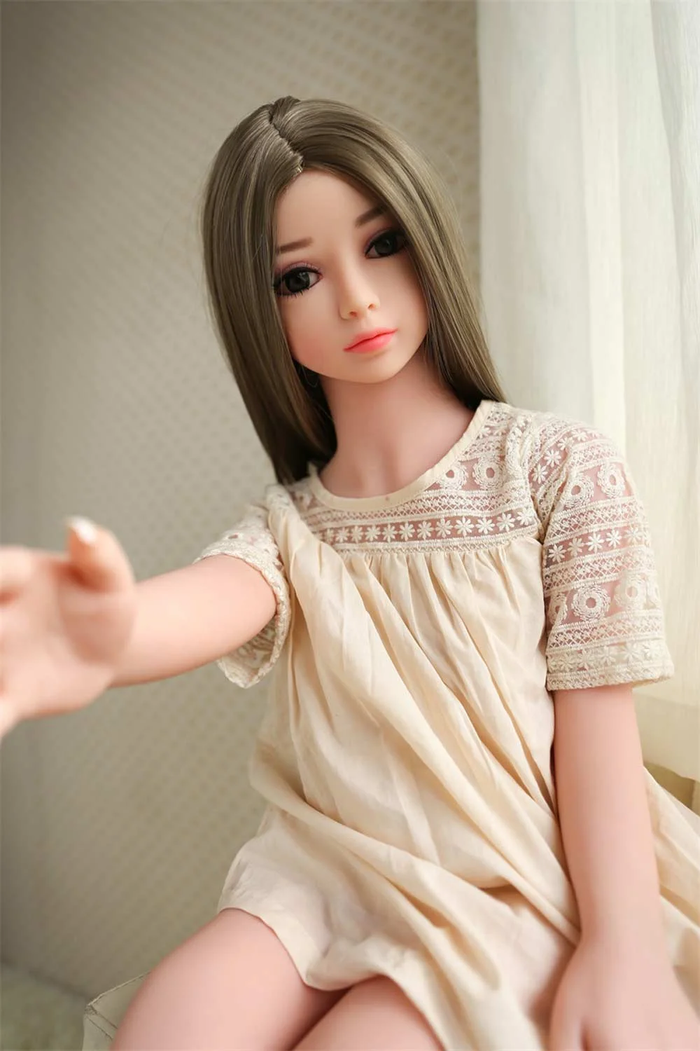 Mini sex doll with one hand out