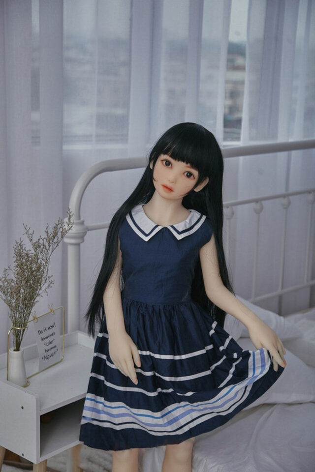 Lifelike Flat Chest Young Girl Looking Sex Doll