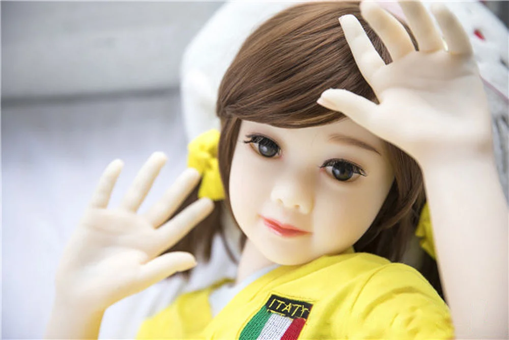 Mini sex doll with open palms