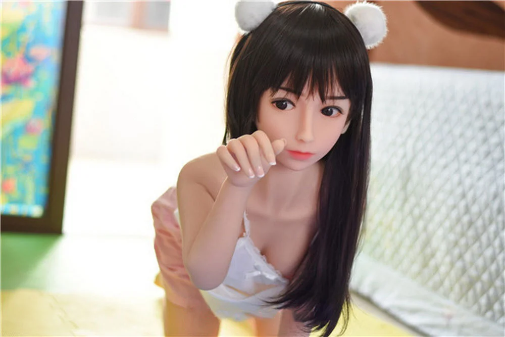 Sex doll with curved fingers