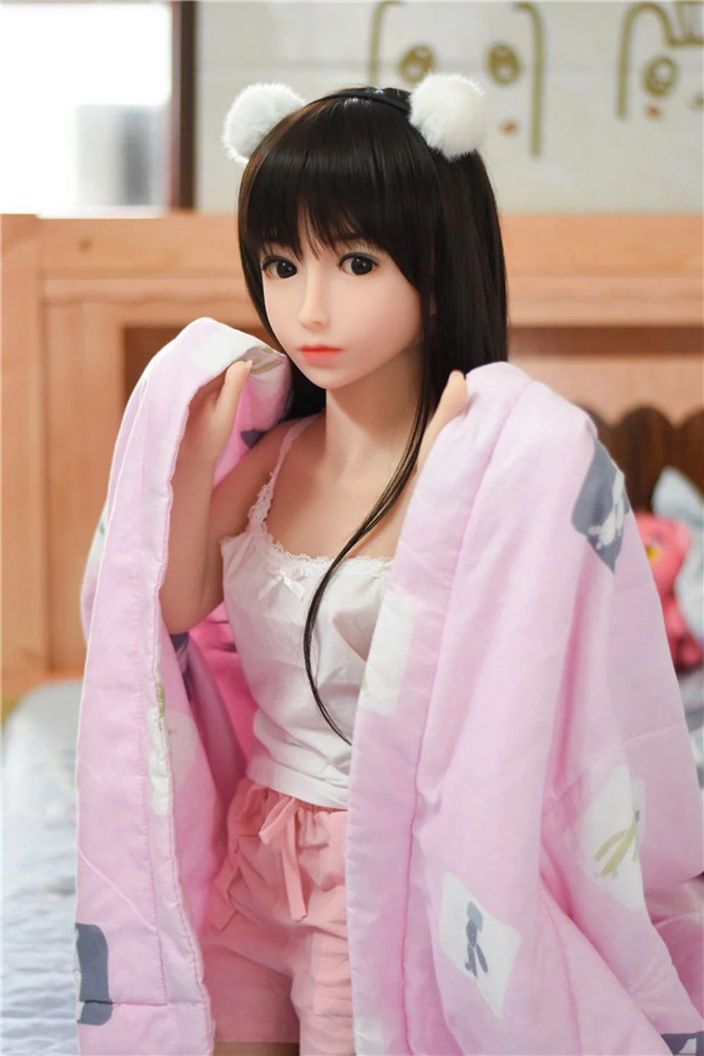 Sex doll with quilt in both hands
