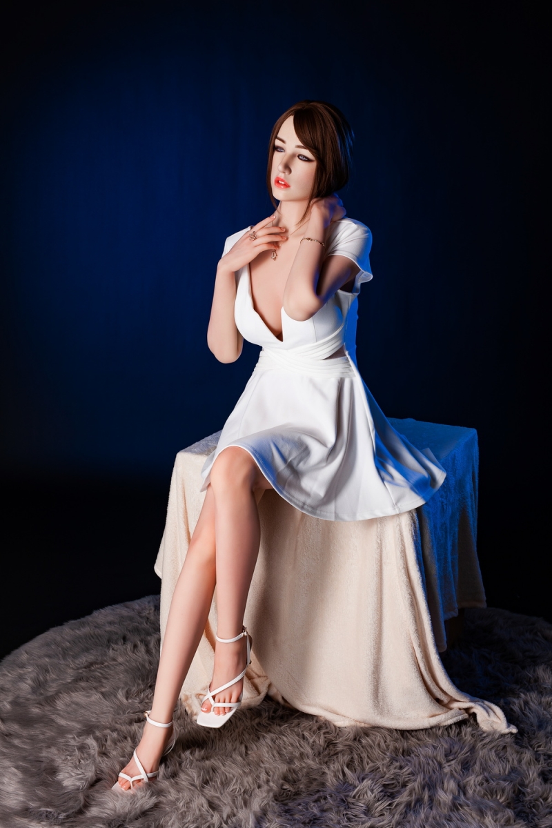 Silicone sex doll with hands on neck
